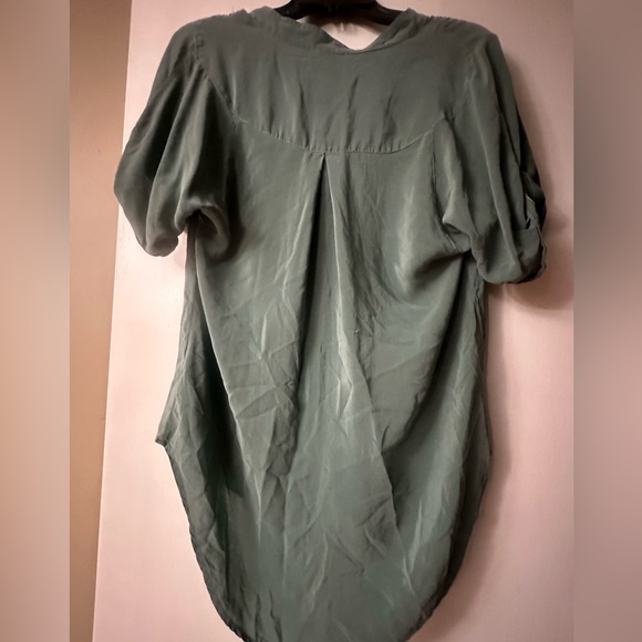 Maeve Anthropologie 100% silk green blouse XS quiet luxury top office casual - Picture 3 of 5